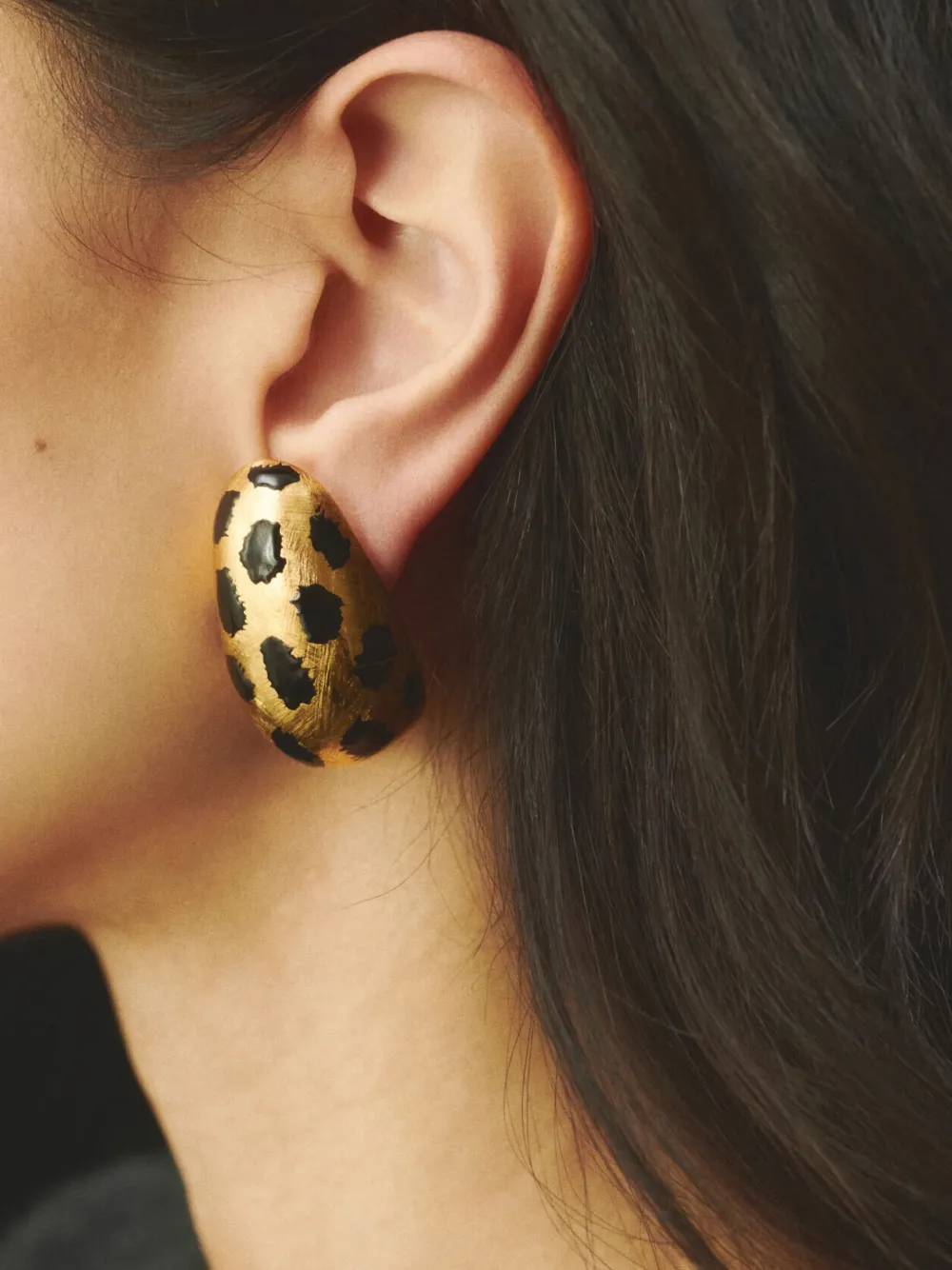 Jacquemus Oorbellen met dierenprint - Goud