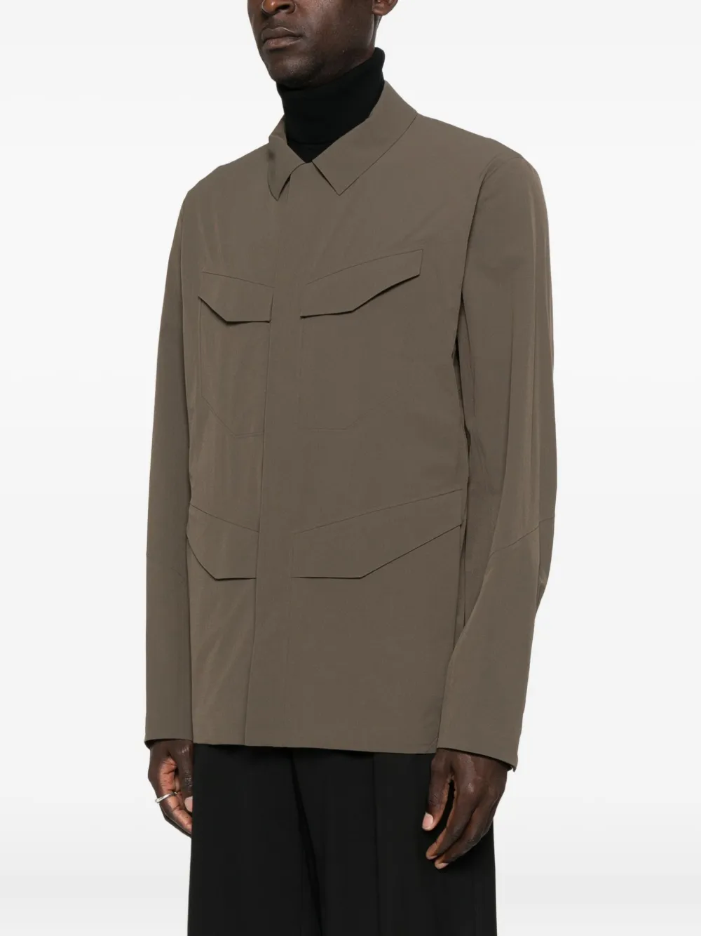 Veilance Shirtjack met klepzak Groen