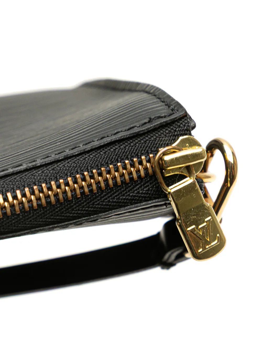 Pre-owned Louis Vuitton 2002 Epi Pochette Accessoires Shoulder Bag In Black