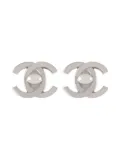CHANEL Pre-Owned 1996 Turn Lock clip-on earrings - Silver