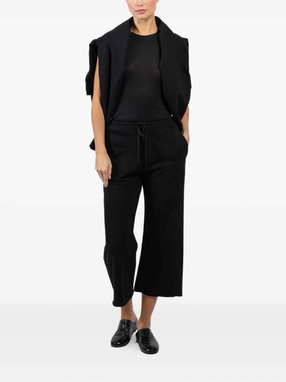 Arlo Mott Cropped Trousers In Black