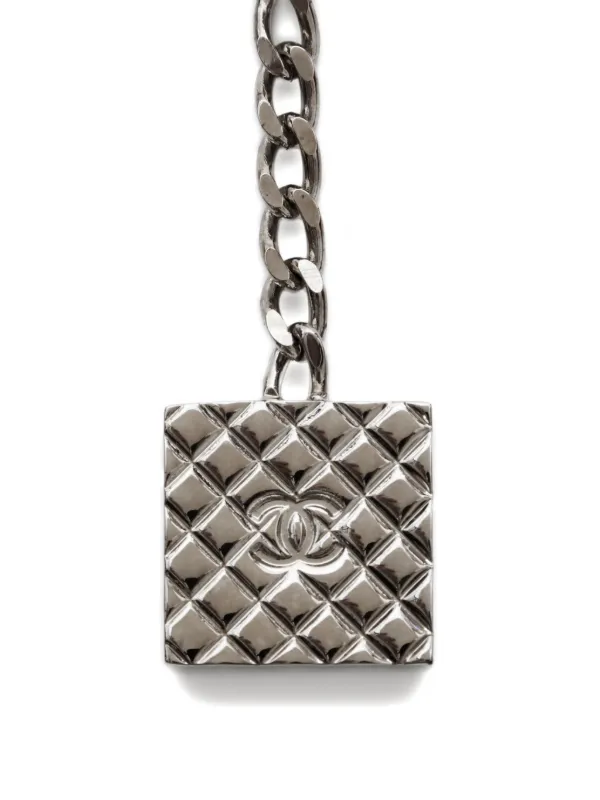Chanel ヴィンテージ　キーホルダー CHANEL Pre-Owned 1998 bag-charm Keyring | Silver | FARFETCH