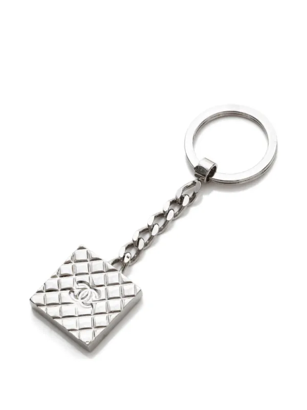 Chanel ヴィンテージ　キーホルダー CHANEL Pre-Owned 1998 bag-charm Keyring | Silver | FARFETCH