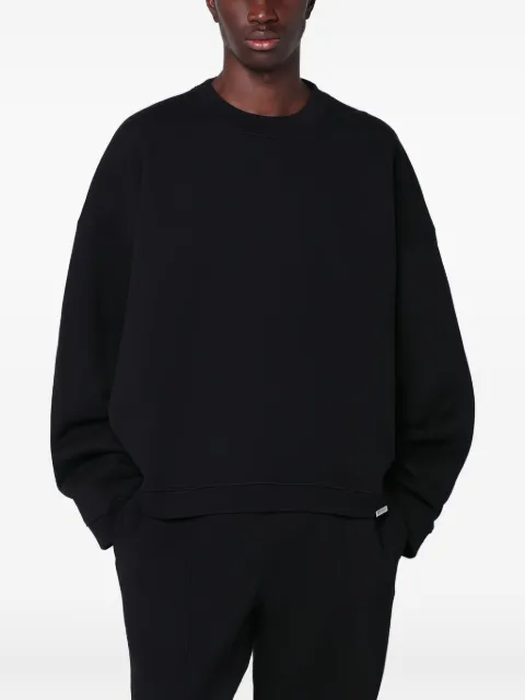 Represent round-neck sweatshirt