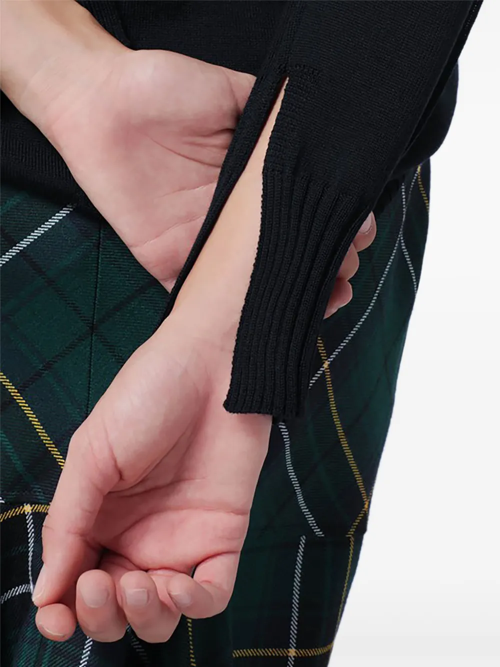 Roberto Collina Trui met V-hals en split in de manchetten Blauw