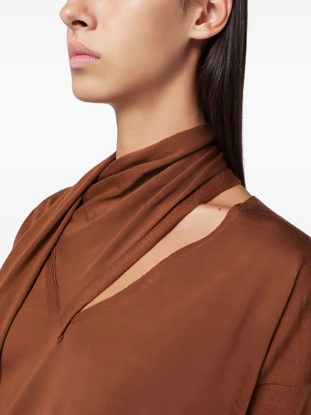 Roberto Collina Blouse met V-hals Bruin