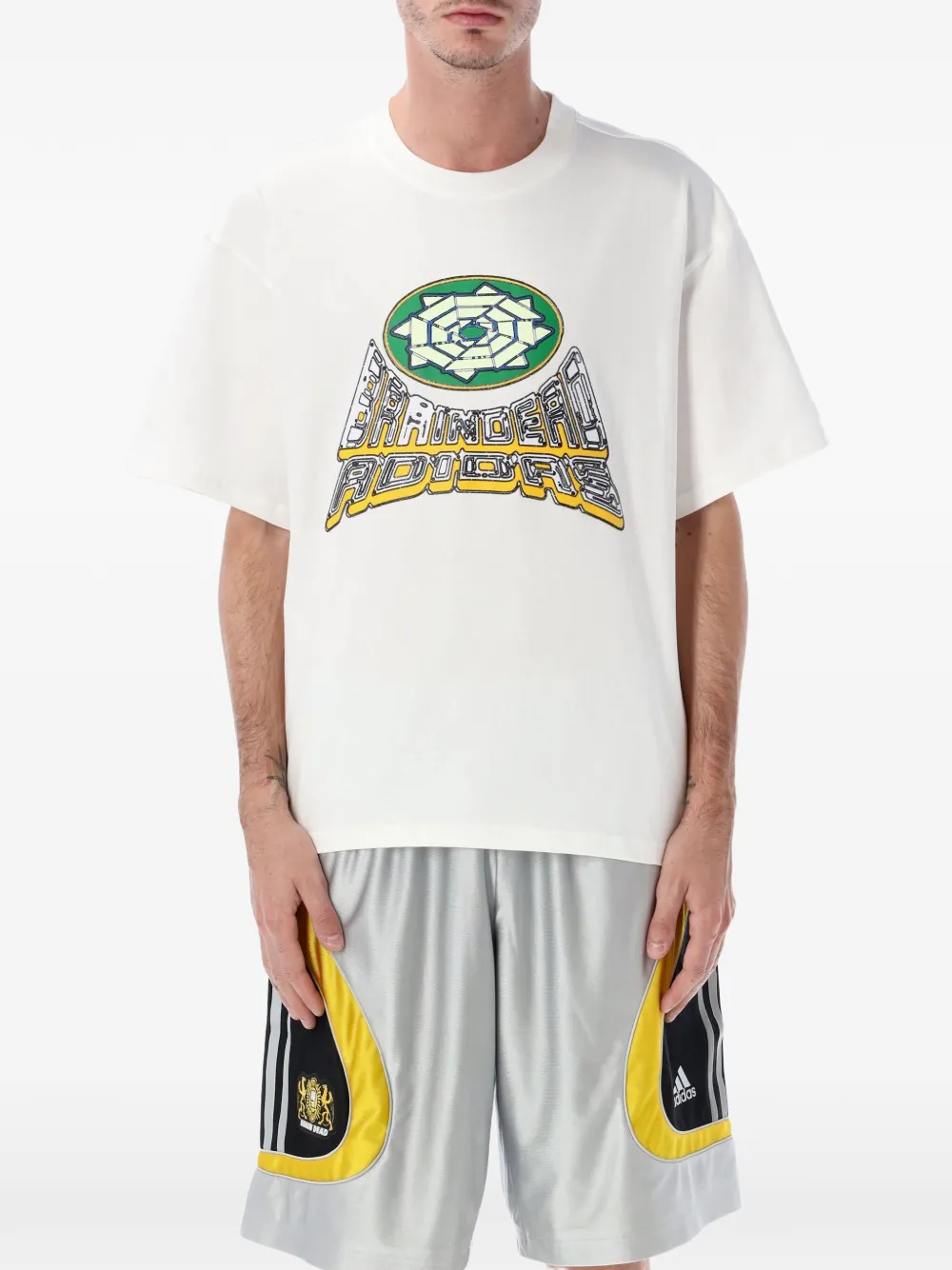 adidas playera con estampado gráfico en colaboración con Brain Dead | blanco | Image 1
