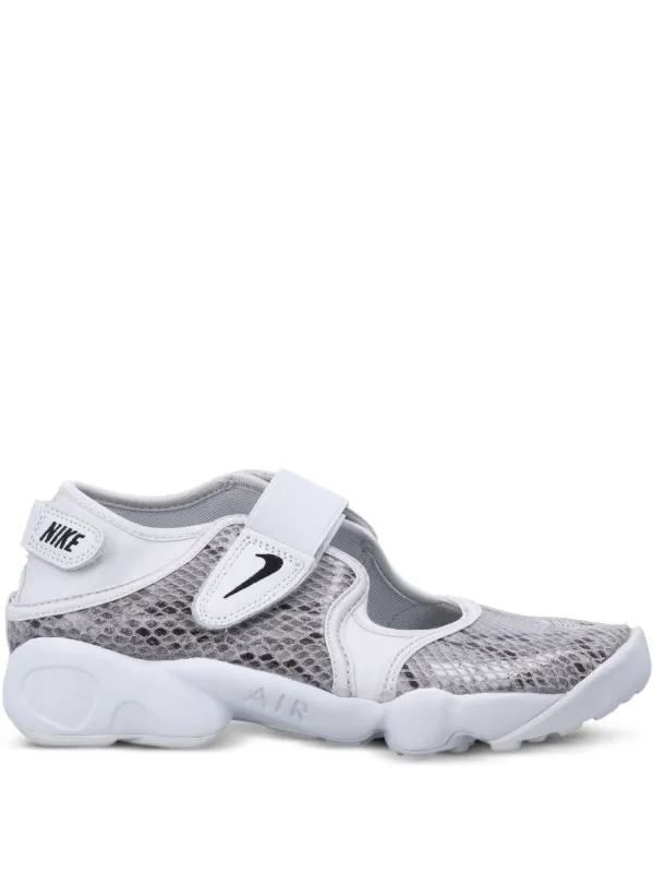 Nike Air Rift スニーカー | グレー | FARFETCH JP