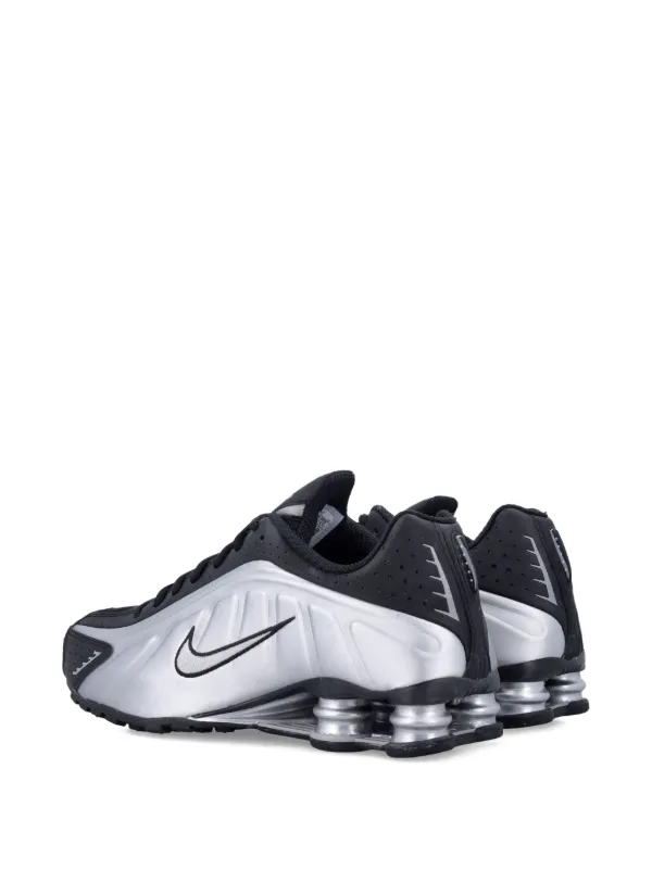 Nike Shox メタリック スニーカー | シルバートーン | FARFETCH JP