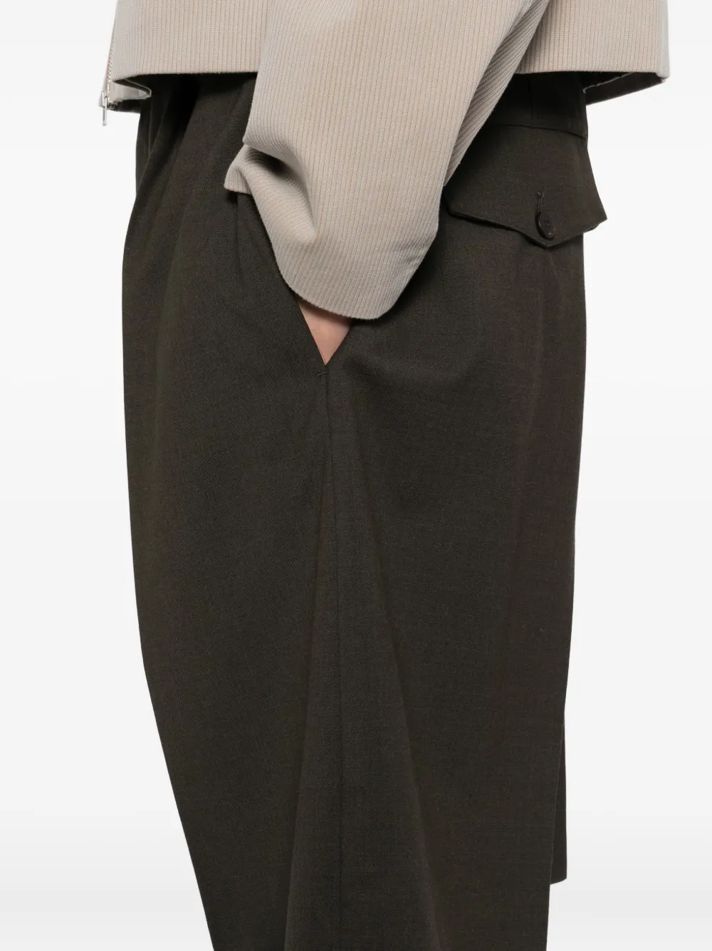 Jacquemus Le Short Ovalu Pleated Stretch Virgin Wool Shorts In Brown