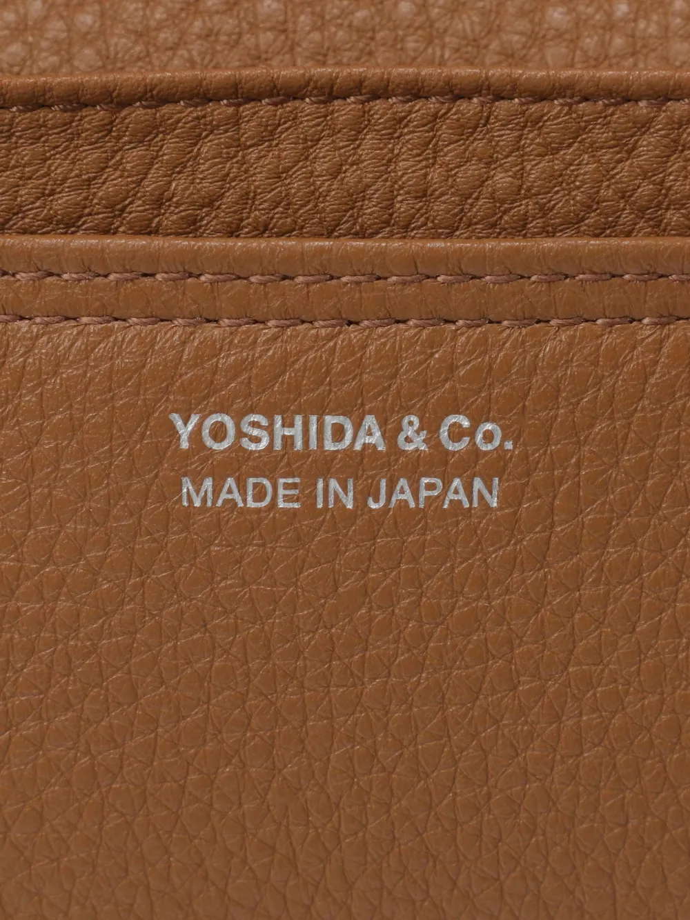 Porter-Yoshida & Co. Leren pasjeshouder Beige