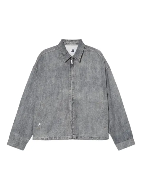 izzue chamarra de mezclilla con parche del logo