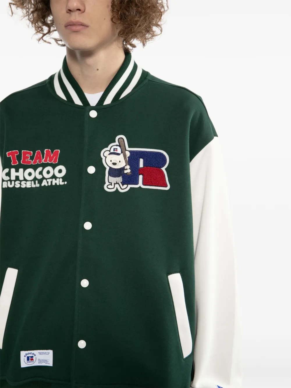 CHOCOOLATE x Russell Athletic jack met geborduurde beer Groen