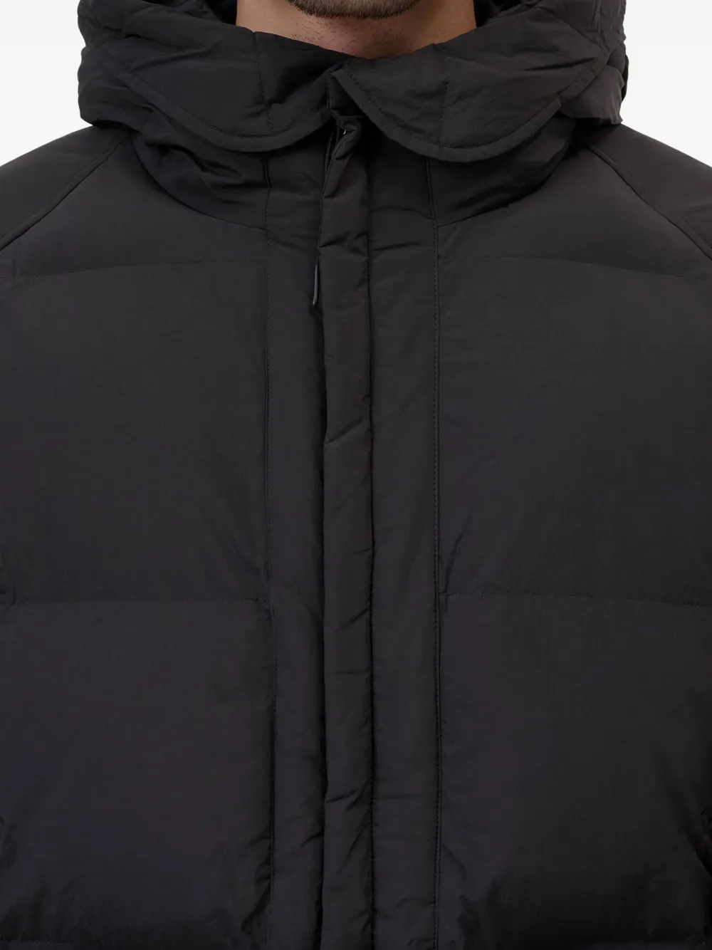 Closed Donsjack met capuchon Zwart