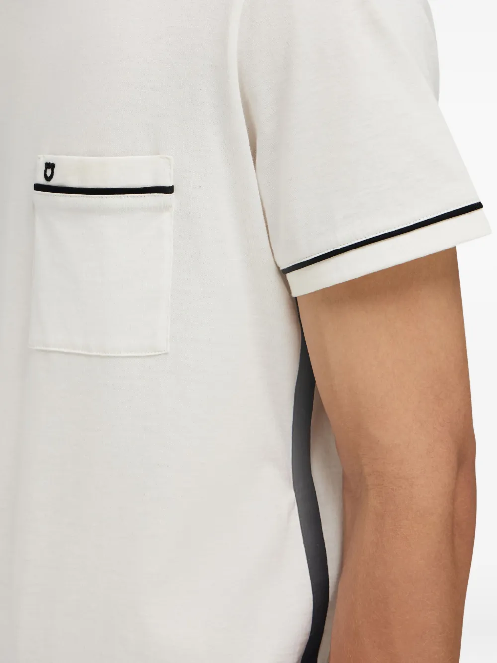 Ferragamo T-shirt met Ganicini-afwerking en zak Beige