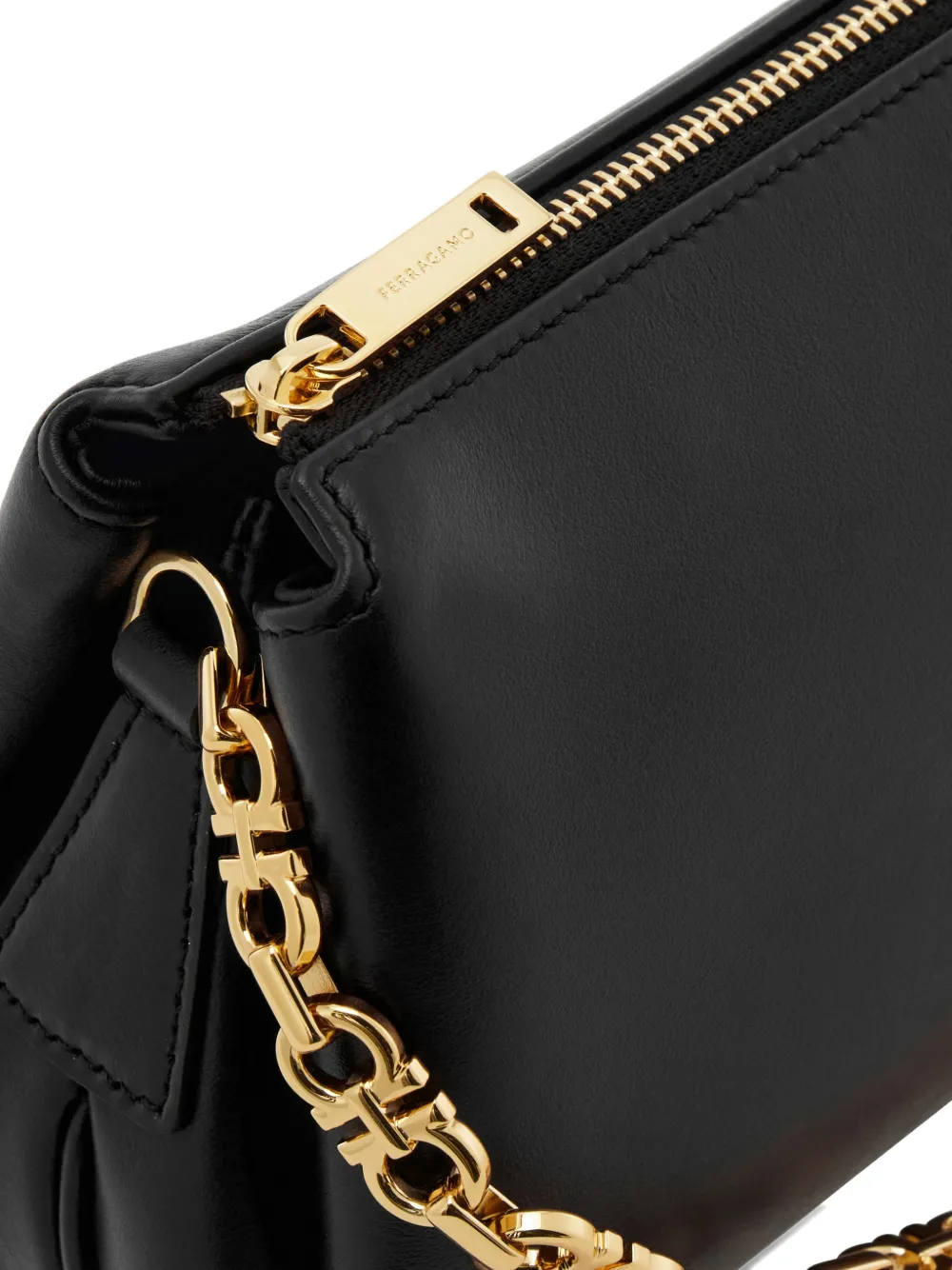 Ferragamo Embossed Logo Chain Strap Mini Bag In Black