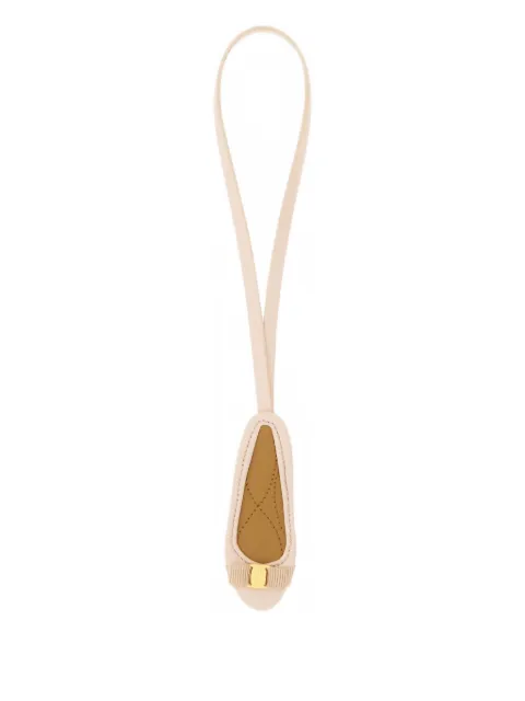 Ferragamo dije de varina con moño de grosgrain