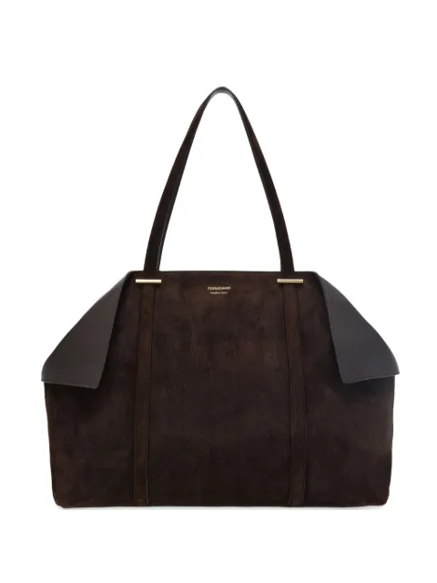 Ferragamo tote grande con lados plegados