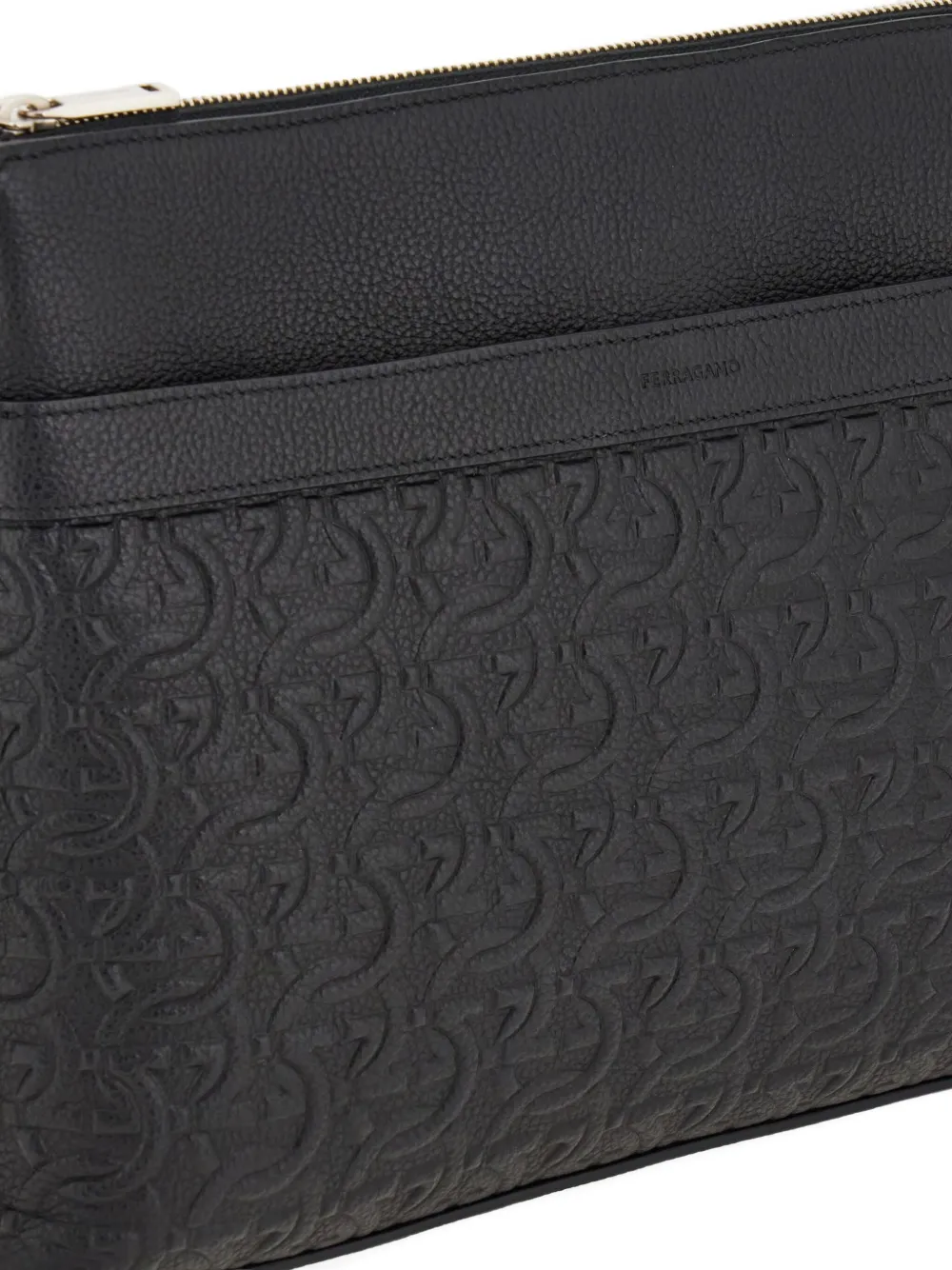 Ferragamo Gancini clutch met reliëf - Zwart