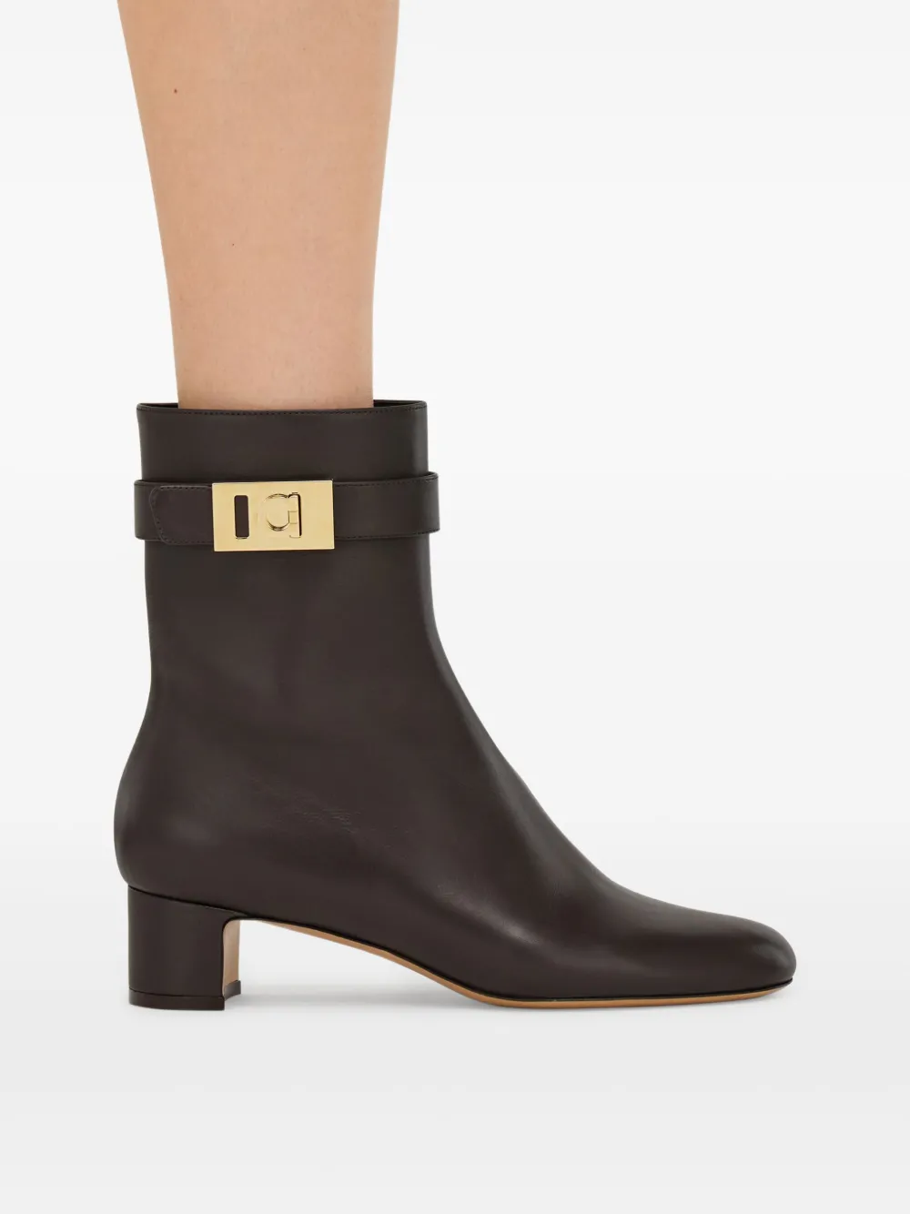 Ferragamo 40mm enkellaarzen met gesp Bruin