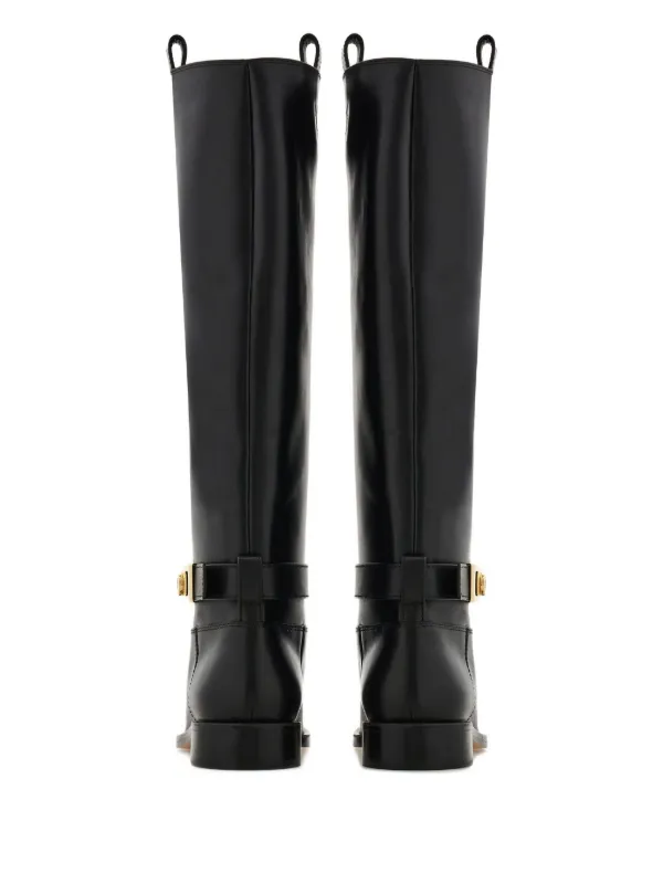 サルバトーレフェラガモ　バックル付き黒ロングブーツ Ferragamo バックル ロングブーツ | ブラック | FARFETCH JP
