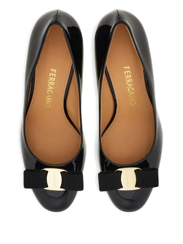 Ferragamo ヴァラリボン パンプス | ブラック | FARFETCH JP