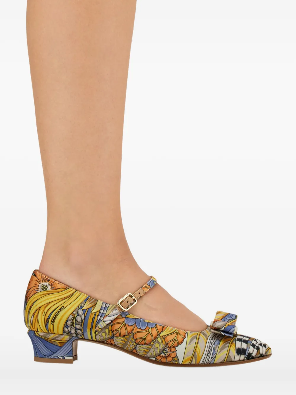 Ferragamo 30mm pumps verfraaid met strik Geel