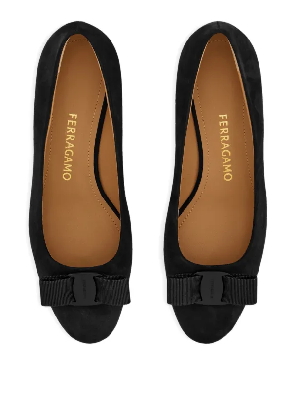 Ferragamo ヴァラリボン パンプス | ブラック | FARFETCH JP