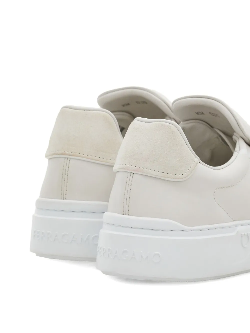 Ferragamo Gancini suède sneakers Wit