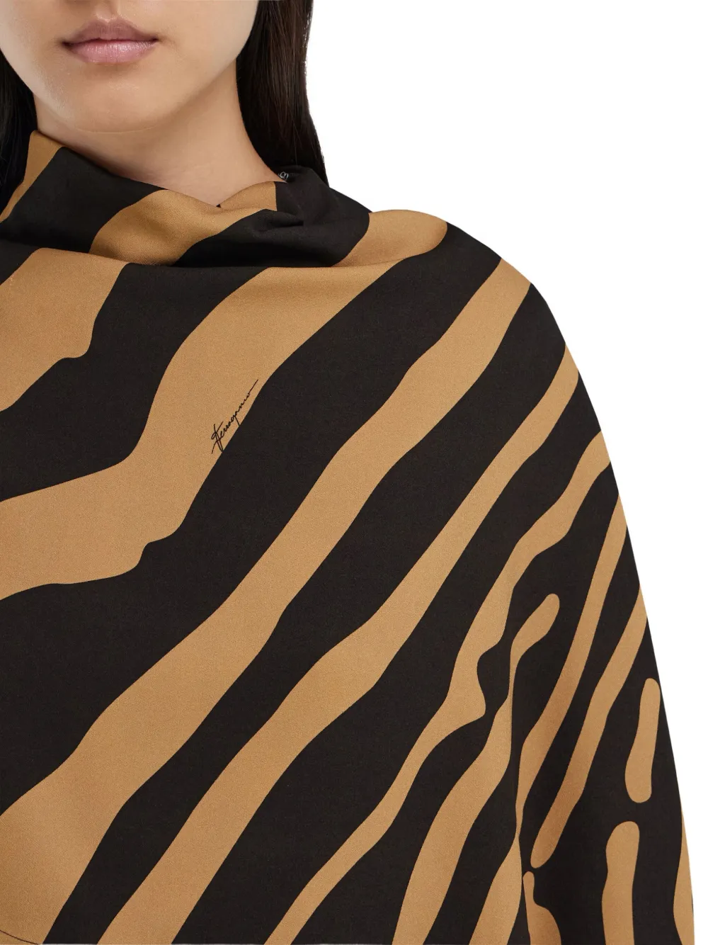 Ferragamo Asymmetrische top met dierenprint Bruin