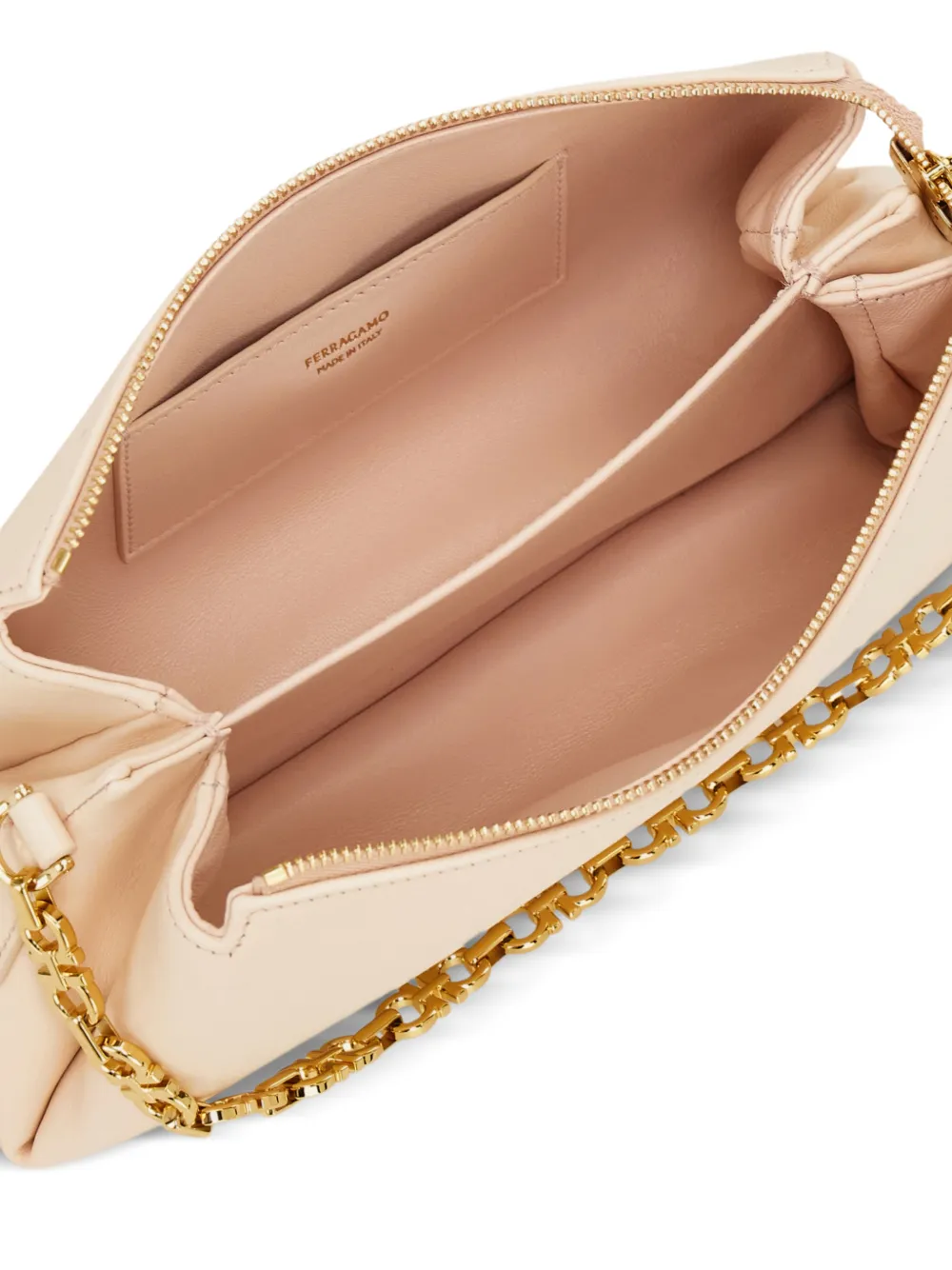 Ferragamo Mini-tas met kettingband en logo-reliëf Beige