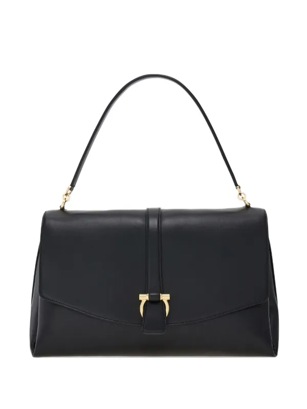 Salvatore Ferragamo ブラックショルダーバッグ Ferragamo フラップ ショルダーバッグ L | ブラック | FARFETCH JP