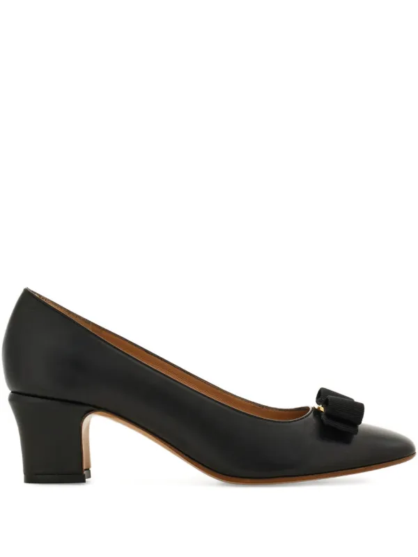 FERRAGAMO パンプス ブラック ゴールド金具 Ferragamo ヴァラリボン パンプス | ブラック | FARFETCH JP