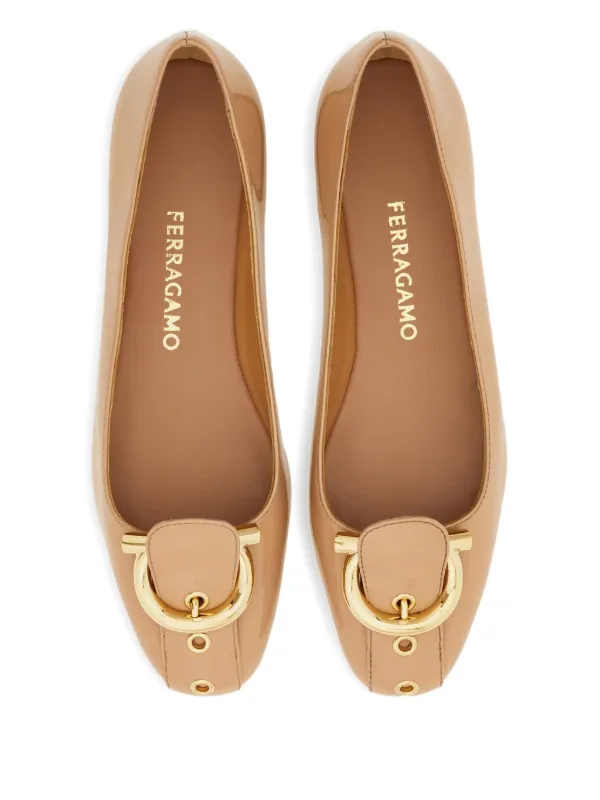 Ferragamo ガンチーニ フラットシューズ | ニュートラル | FARFETCH JP