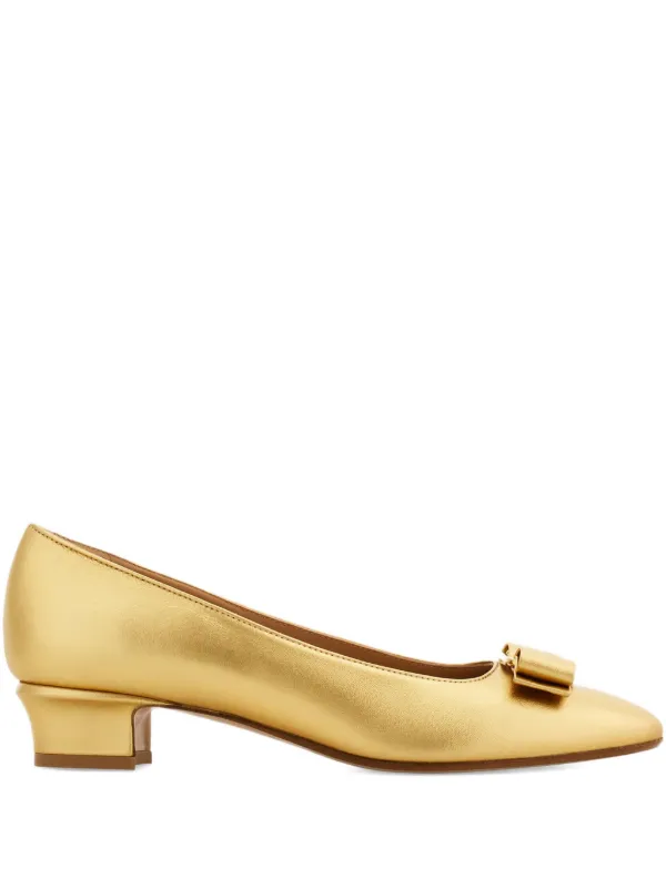 Ferragamo ヴァラリボン 30mm パンプス | ゴールドトーン | FARFETCH JP