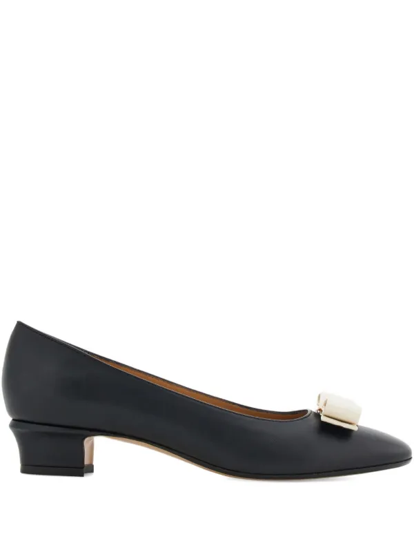 【Ferragamo】黒 リボン付きヒール Ferragamo ヴァラリボン ブロックヒールパンプス | ブラック | FARFETCH JP
