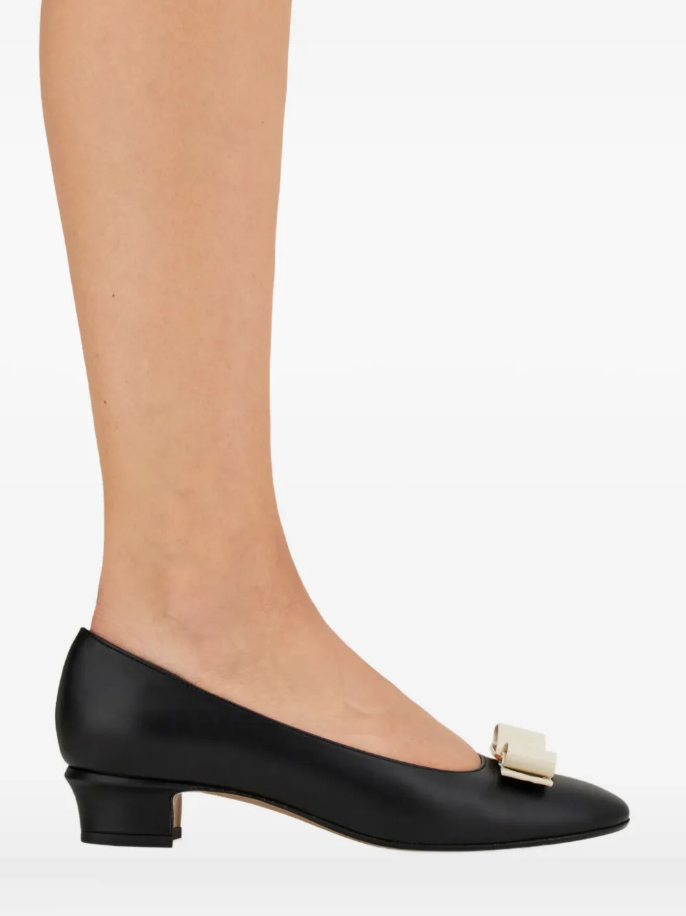Ferragamo 30mm Vara Bow pumps met blokhak Zwart
