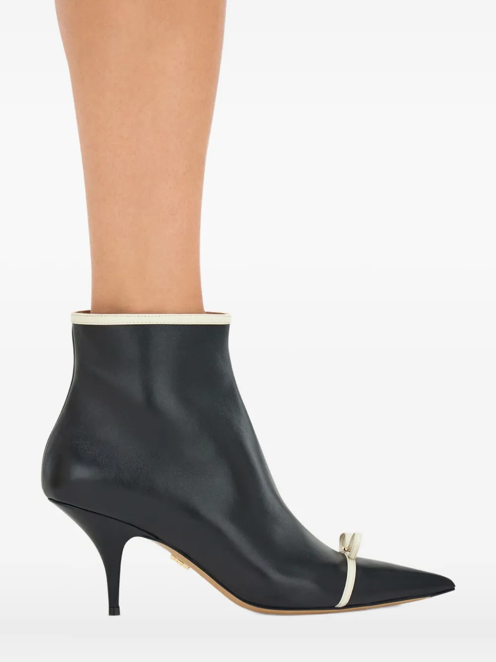 Ferragamo 70mm enkellaarzen met puntige neus en strikdetail Zwart