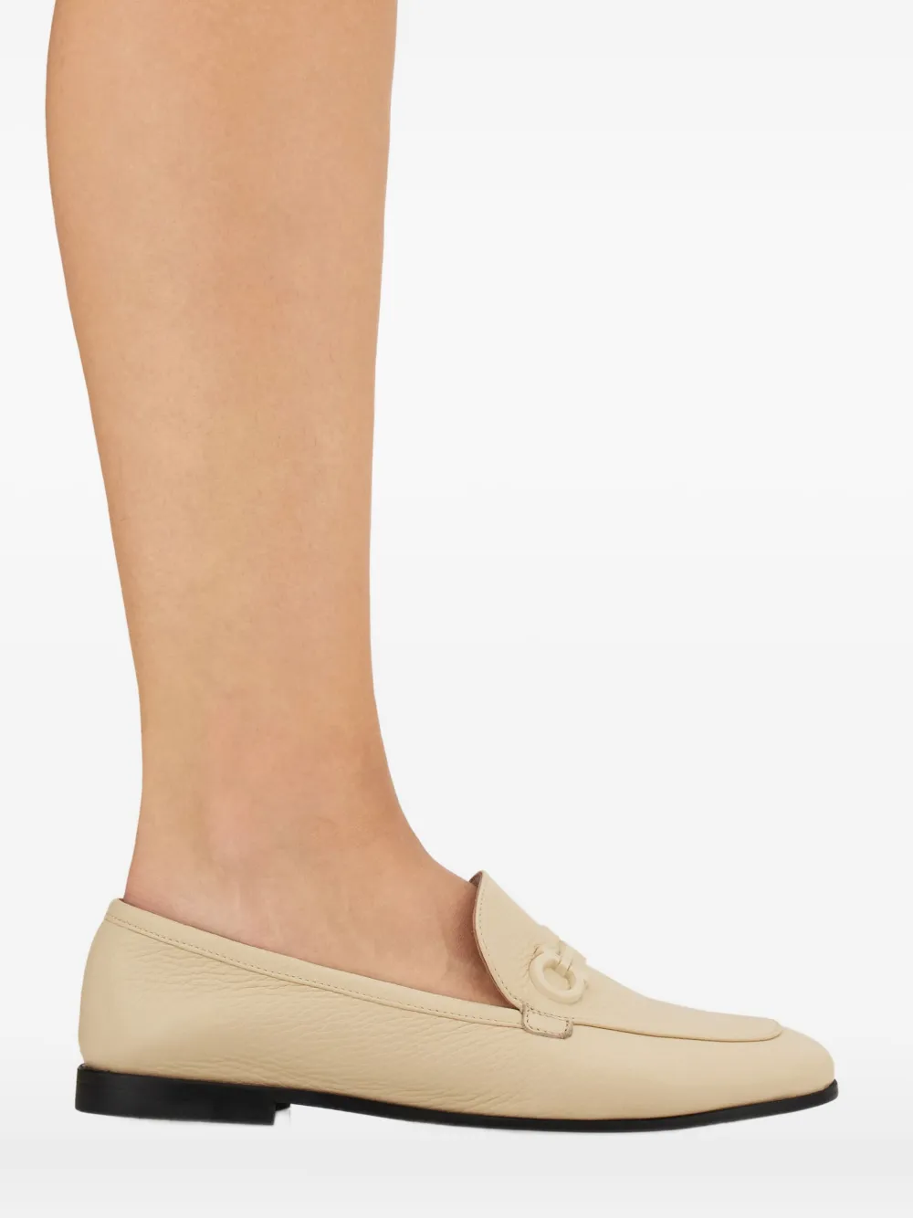 Ferragamo Loafers met Gancini-gesp Beige