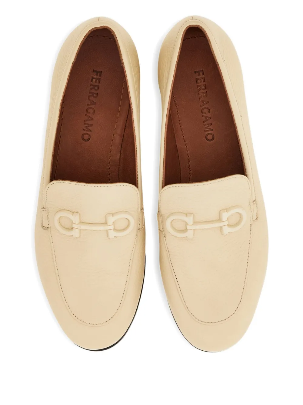 Ferragamo Loafers met Gancini-gesp Beige