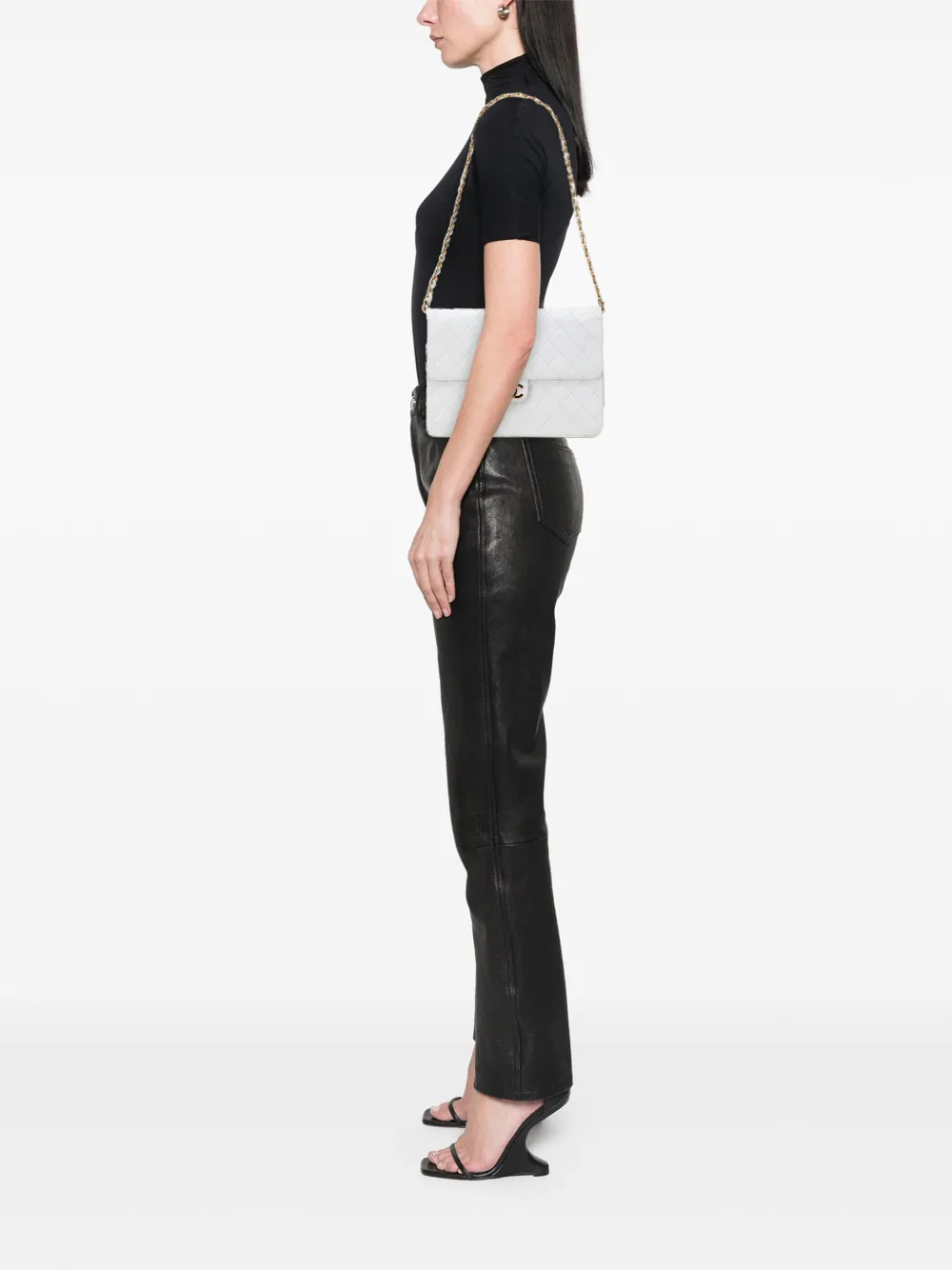 CHANEL Pre-Owned شنطة كتف جلد مبطنة بشعار CC وبقلاب 1984-1986 | كلاسيكيات | Image 2