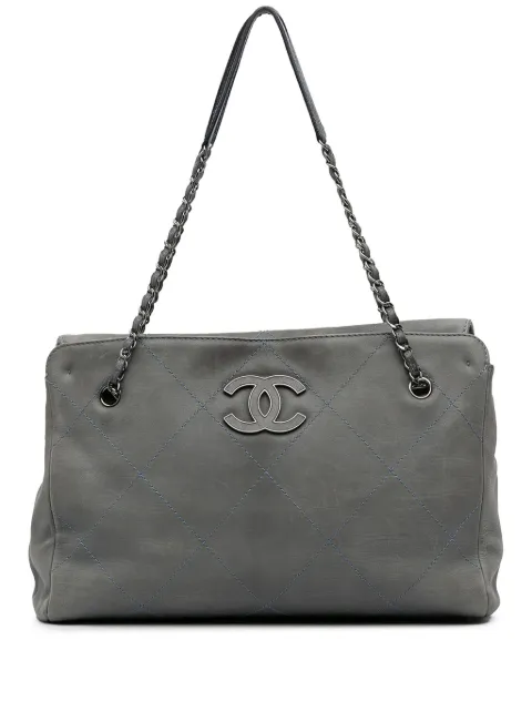 CHANEL Pre-Owned 2011 Large Calfskin Ultra Stitch Hamptons Enamel CC tote bag