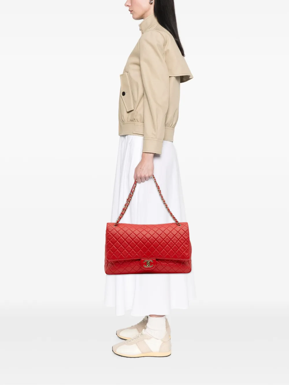 CHANEL Pre-Owned 2016-2017 XXL Quilted Calfskin Travel Flap shoulder bag | Pre-Owned | Image 2