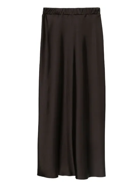 D.Exterior satin skirt