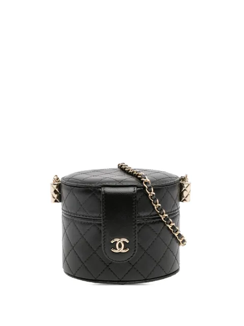 CHANEL Pre-Owned 2021 Mini Quilted Lambskin Round Vanity Case with Chain crossbody bag