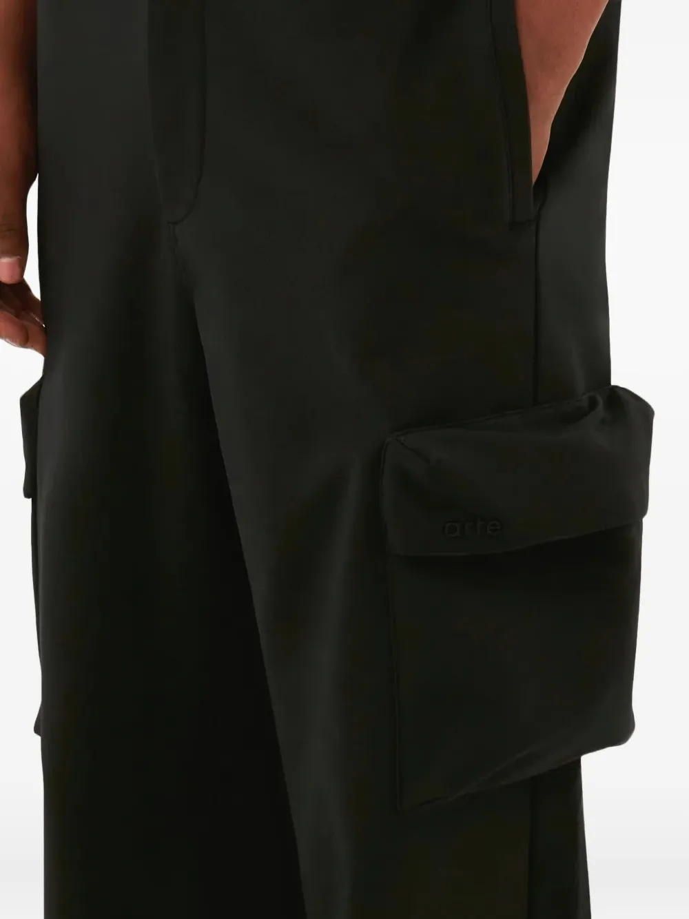 Arte Antwerp patch-pocket cargo trousers | Regular-Fit & Straight Leg Pants | Image 2