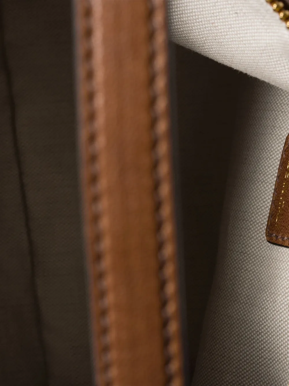 Miu Schoudertas met logo-reliëf Bruin