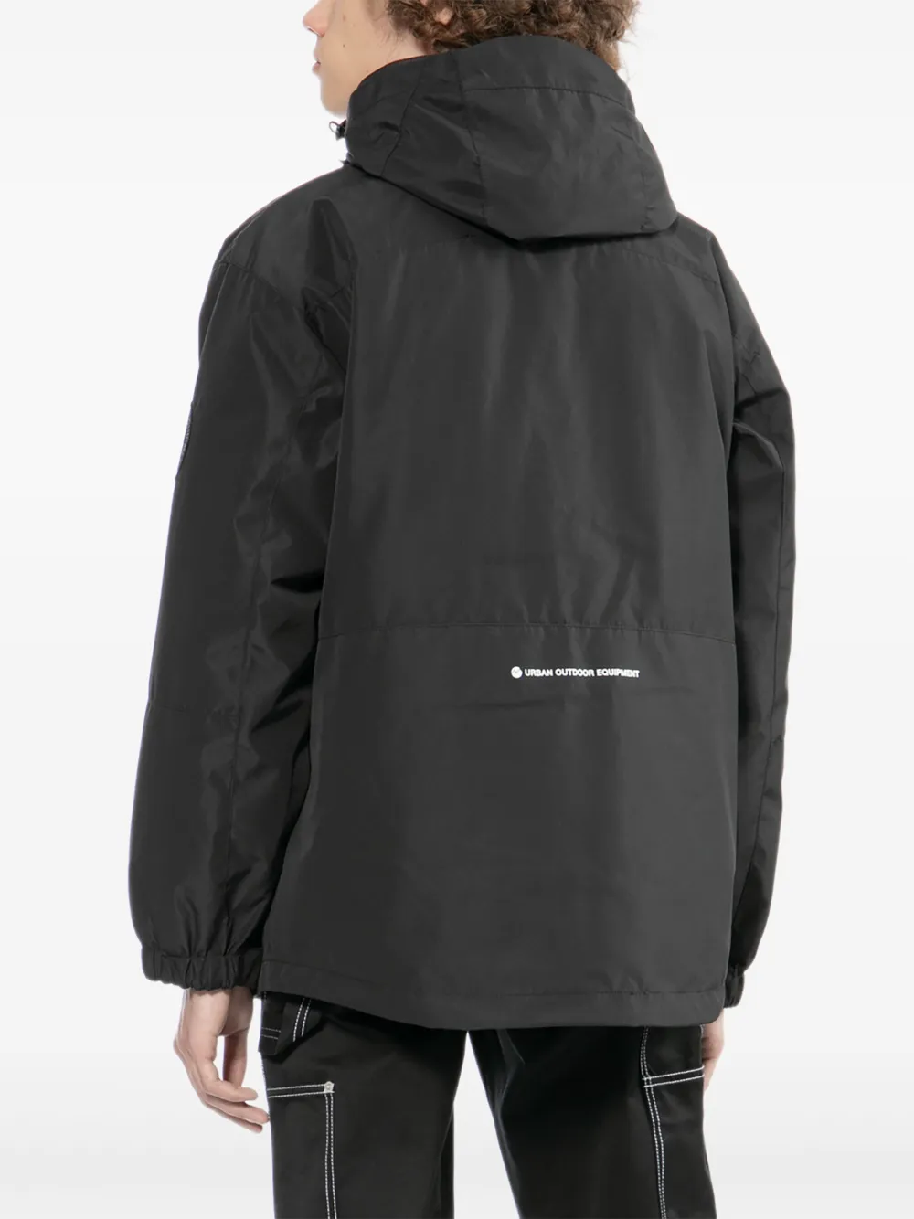 izzue Jack met geborduurd logo Zwart