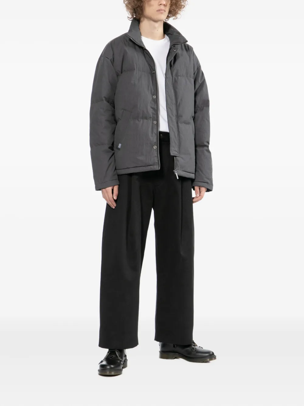 izzue Gefütterte Jacke mit Logo-Patch | Daunenjacken | Image 2