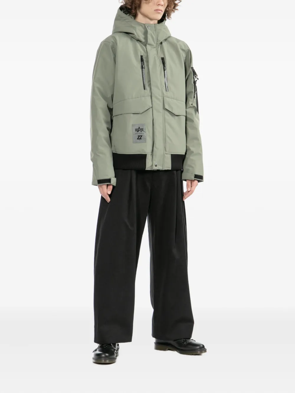 izzue logo-patch jacket | Down Jackets | Image 2